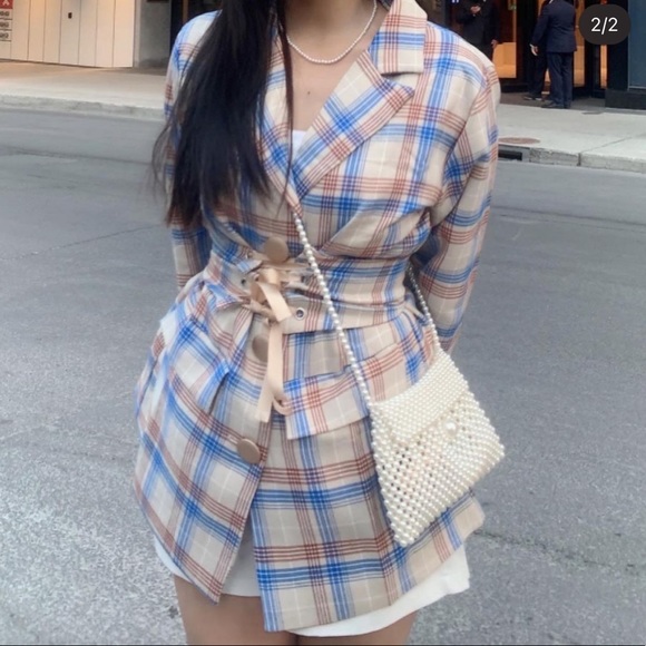 Blazer with belt - Picture 2 of 2